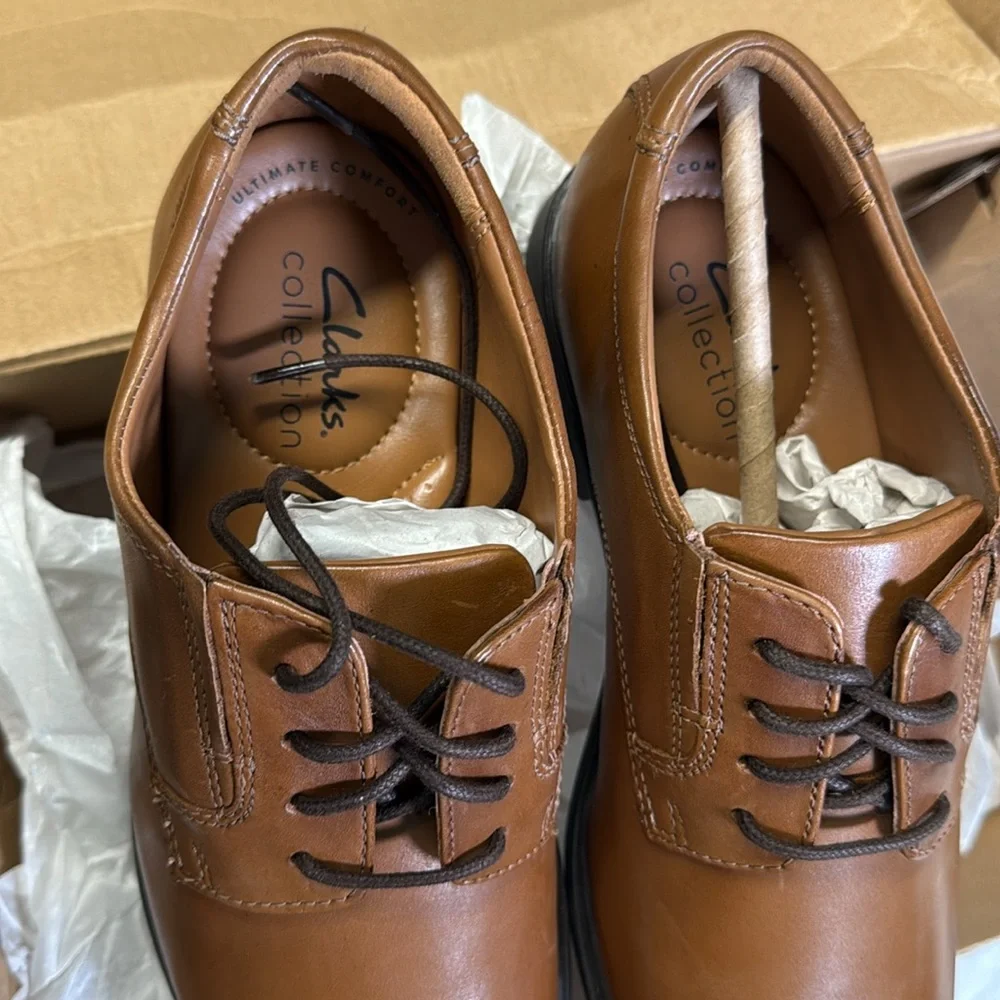 Clarks Men’s Tilden Plain-Toe Oxfords Dress Shoes- Size 7